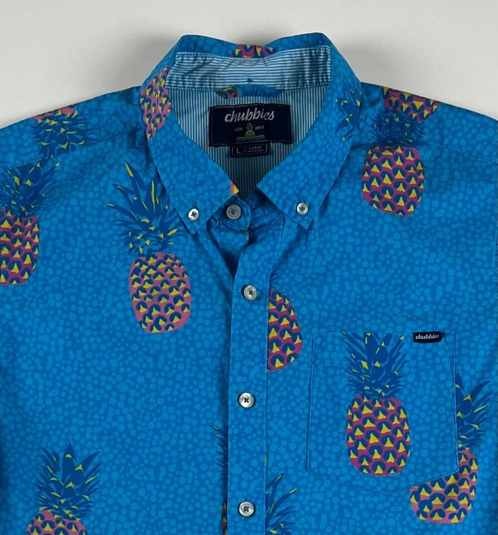 Chubbies Men's Short Sleeve Button Down Shirt with Pineapple Print Size L